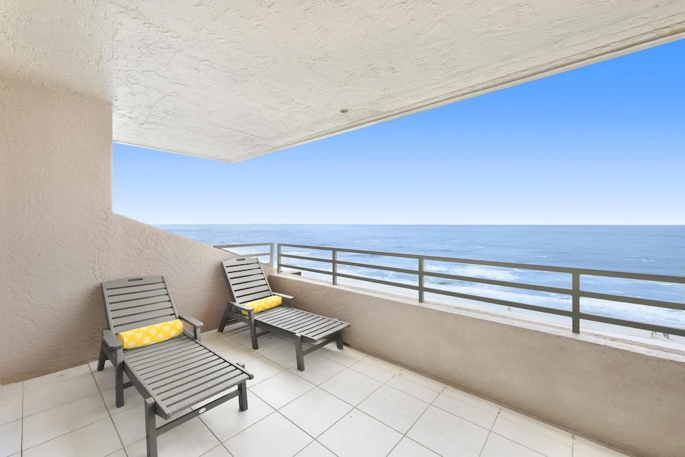 Beachfront Condo With Huge Views/pools/tennis/grills