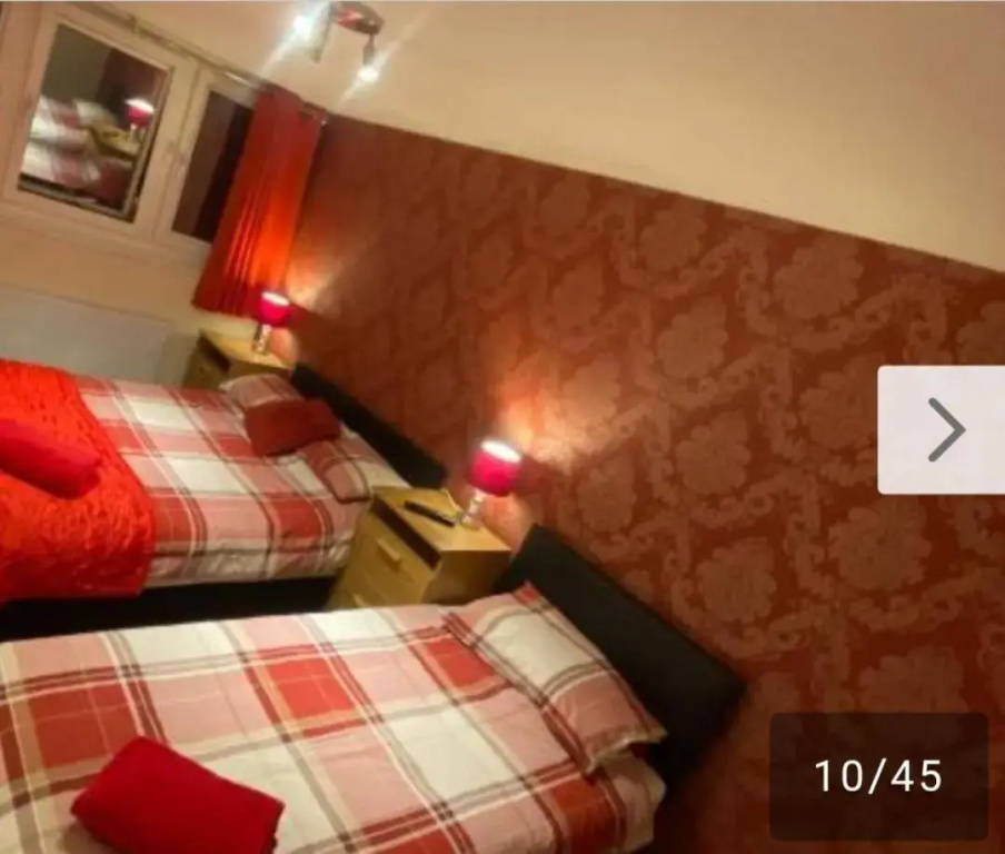 Snooozz - in the heart of Nottingham City Centre - in Victoria Centre Shopping Centre on Milton Street - Your own private Apartment next to the Hilton with full Kitchen and Television Lounge, plus Restaurants, Shops and Supermarket all onsite