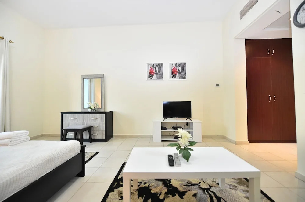 KEN - Spectacular Furnished Studio