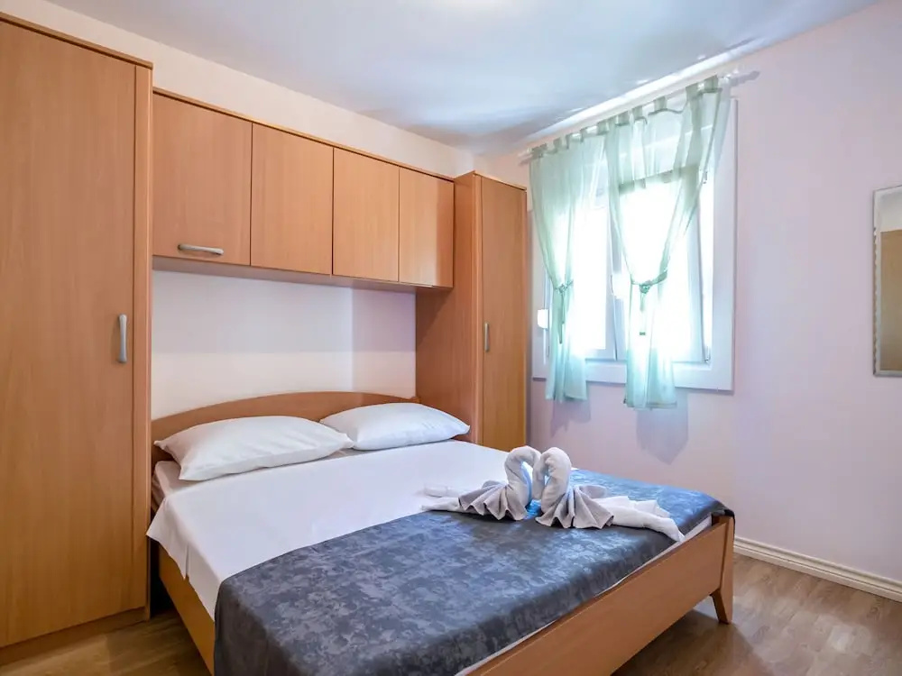 Restful Apartment in Mastrinka near Beach & Town Center