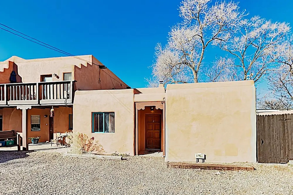 Southwest-chic W/ Private Yard 2 Bedroom Condo