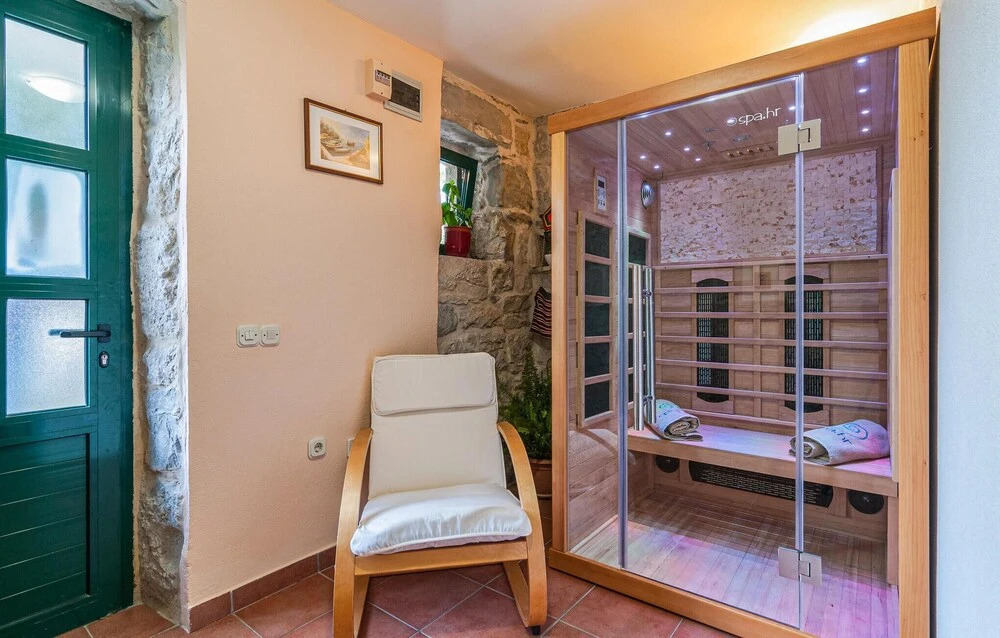 Nice Home in Ostrvica With Wifi and 5 Bedrooms