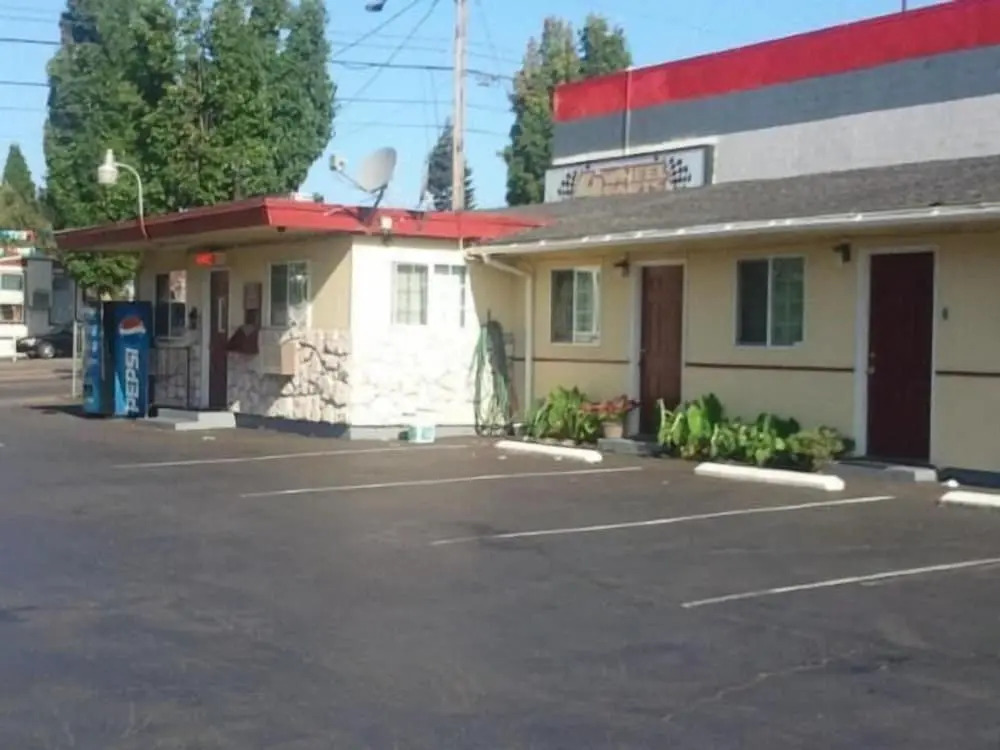 Aaron Motel
