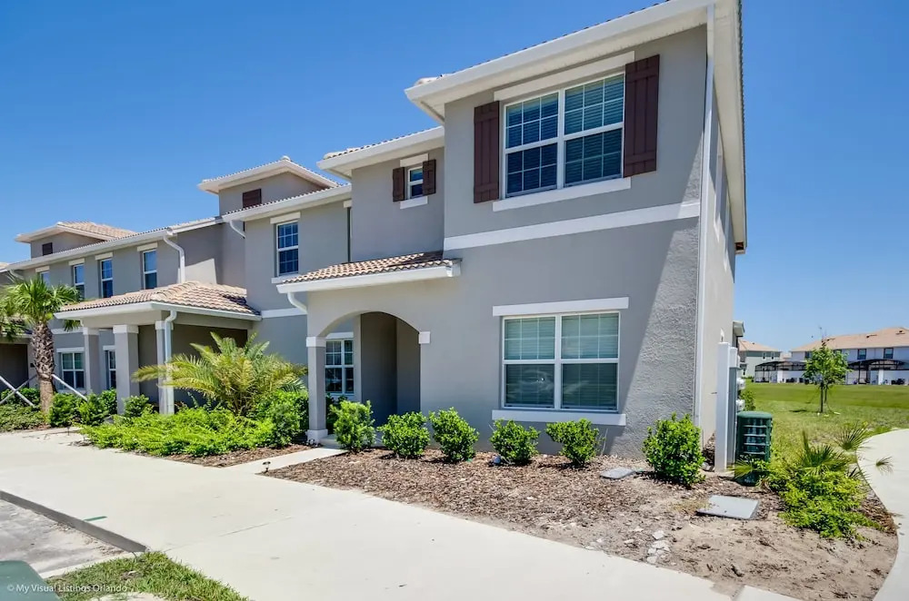 5 Bedroom House for 10 at Storey Lake