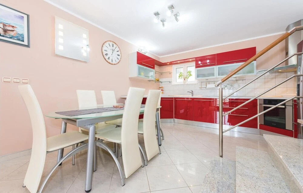 Three-Bedroom Holiday Home In Sibenik