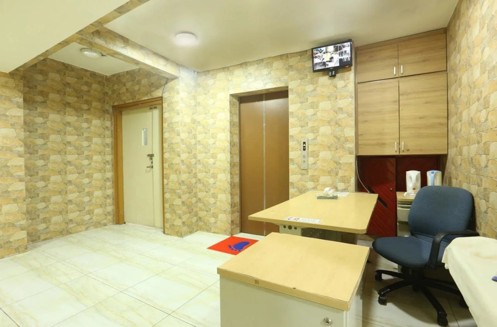 OYO 334 Everest Hotel