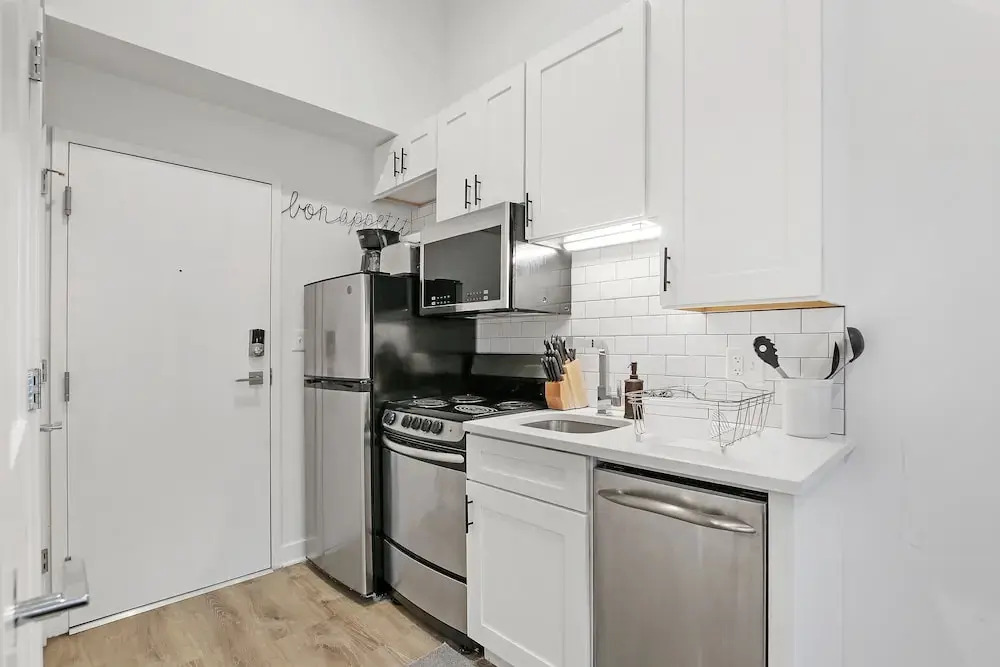 Elite Studio Apt near Shops in Uptown