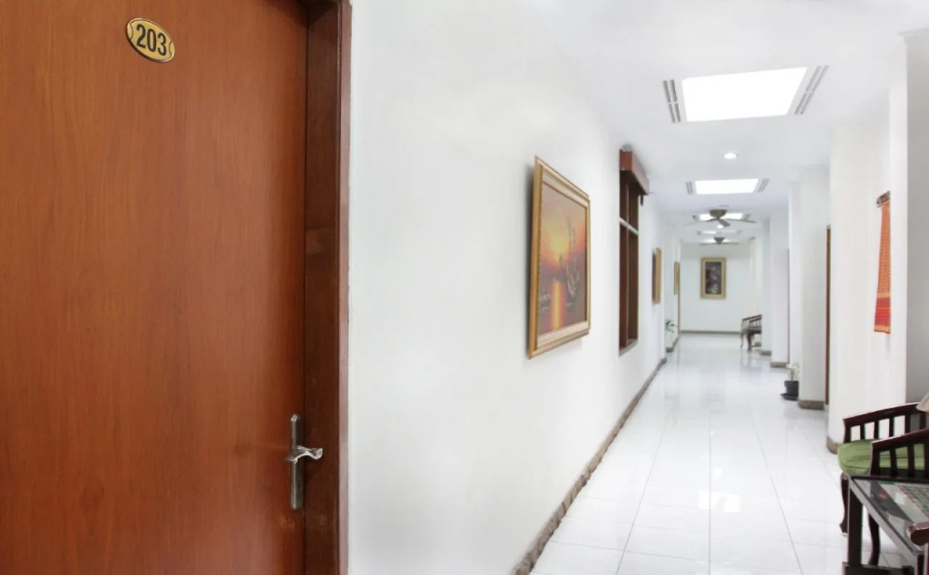 RedDoorz Plus near Kemang Raya