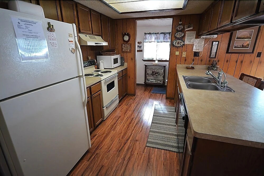 100 Whitt Retreat - Three Bedroom Cabin