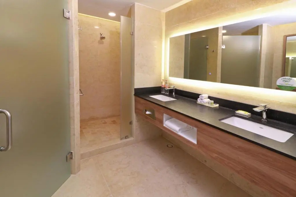 Holiday Inn & Suites Puerto Vallarta Marina & Golf