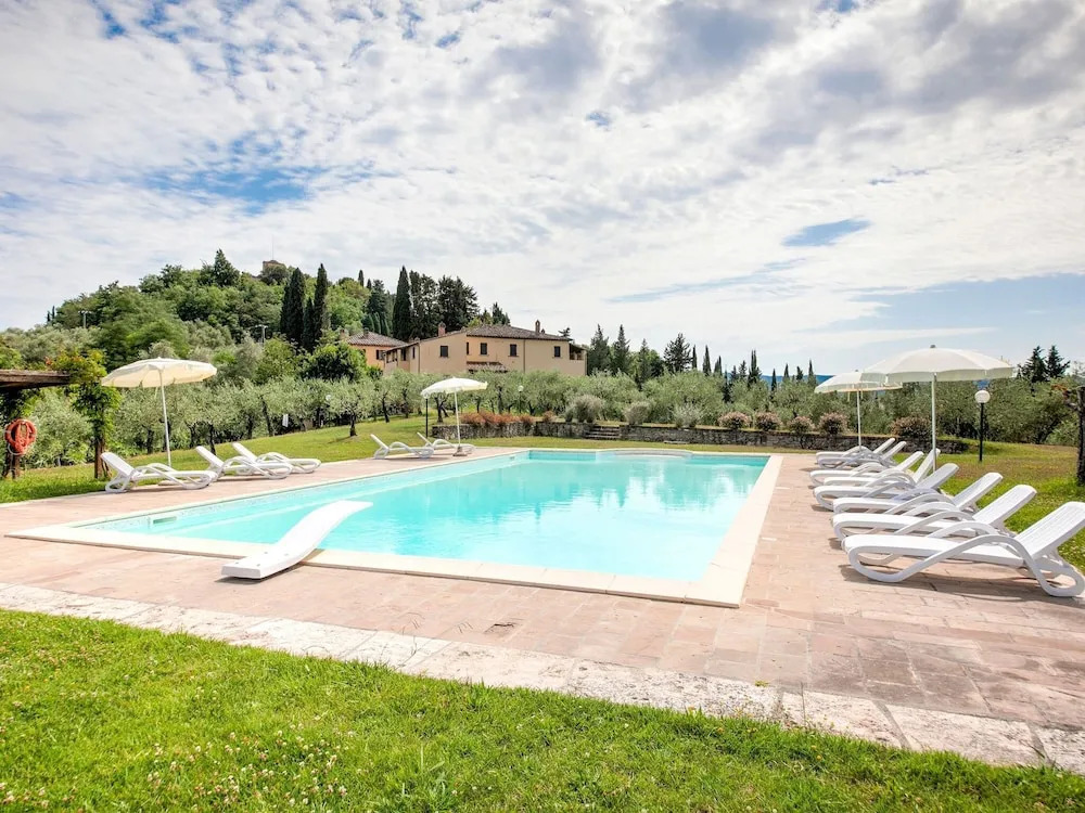 Luxurious Farmhouse in Capannoli With Pool