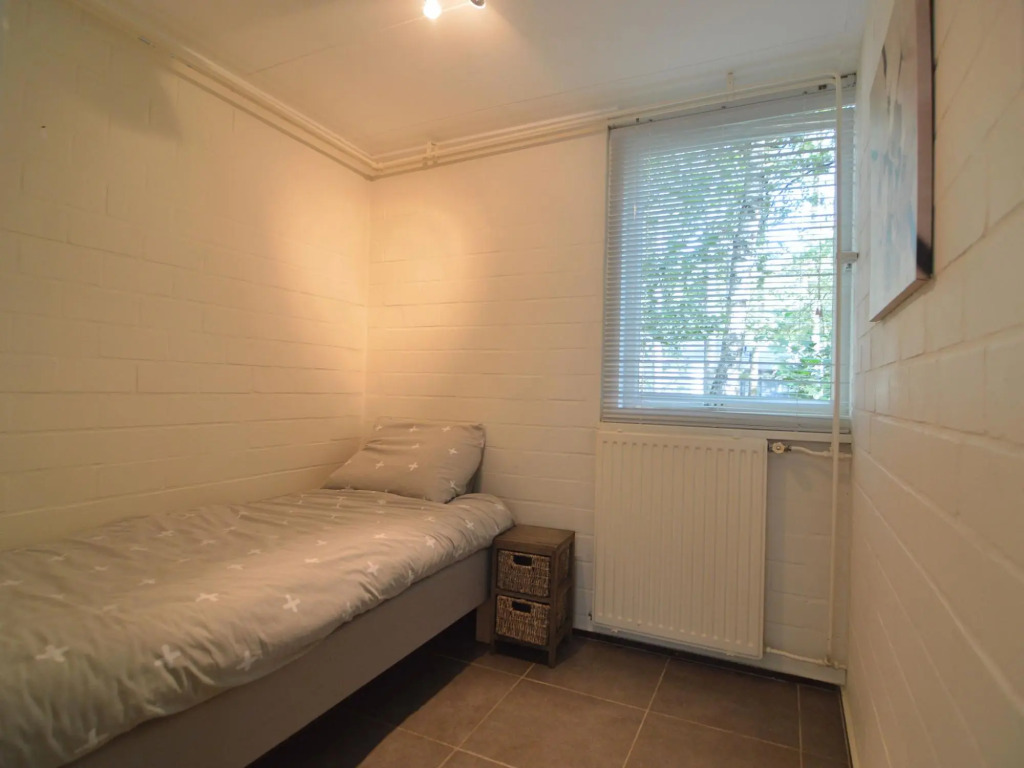 Completely detached bungalow in a nature-filled park by a large fen