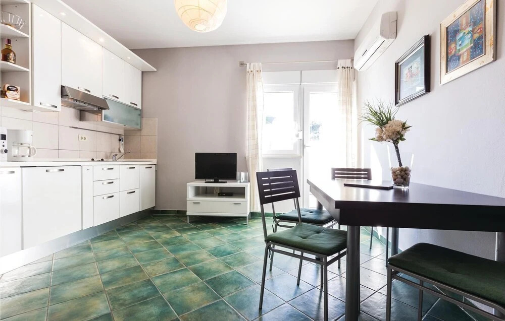 Amazing Home in Zadar With Wifi and 2 Bedrooms