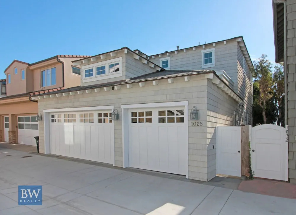 1028 W Ocean Front Lyn 5 Bedroom Home