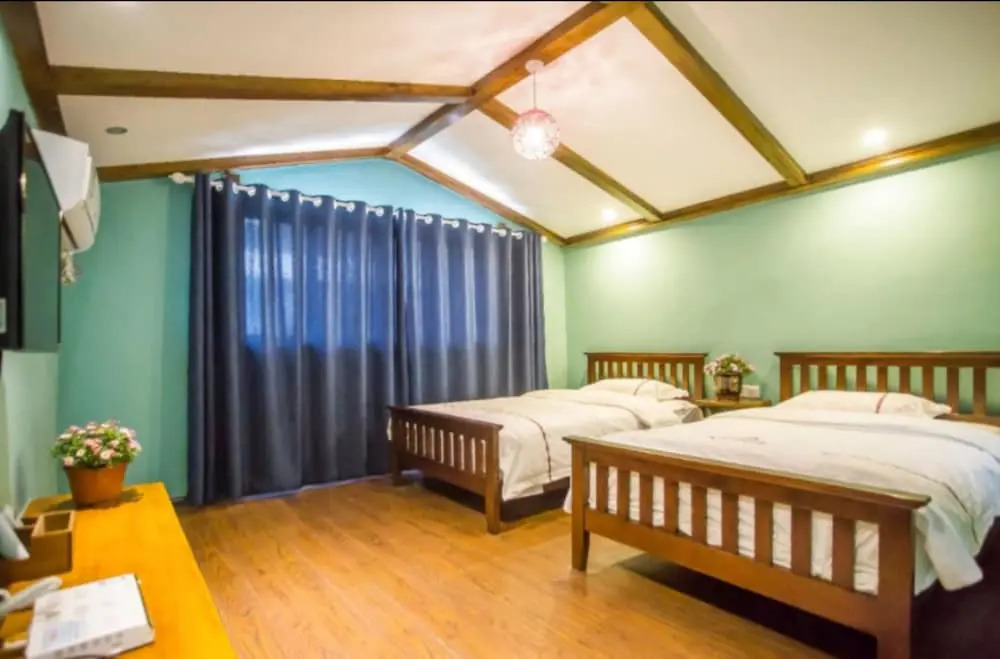 Zhangjiajie April Day Hostel