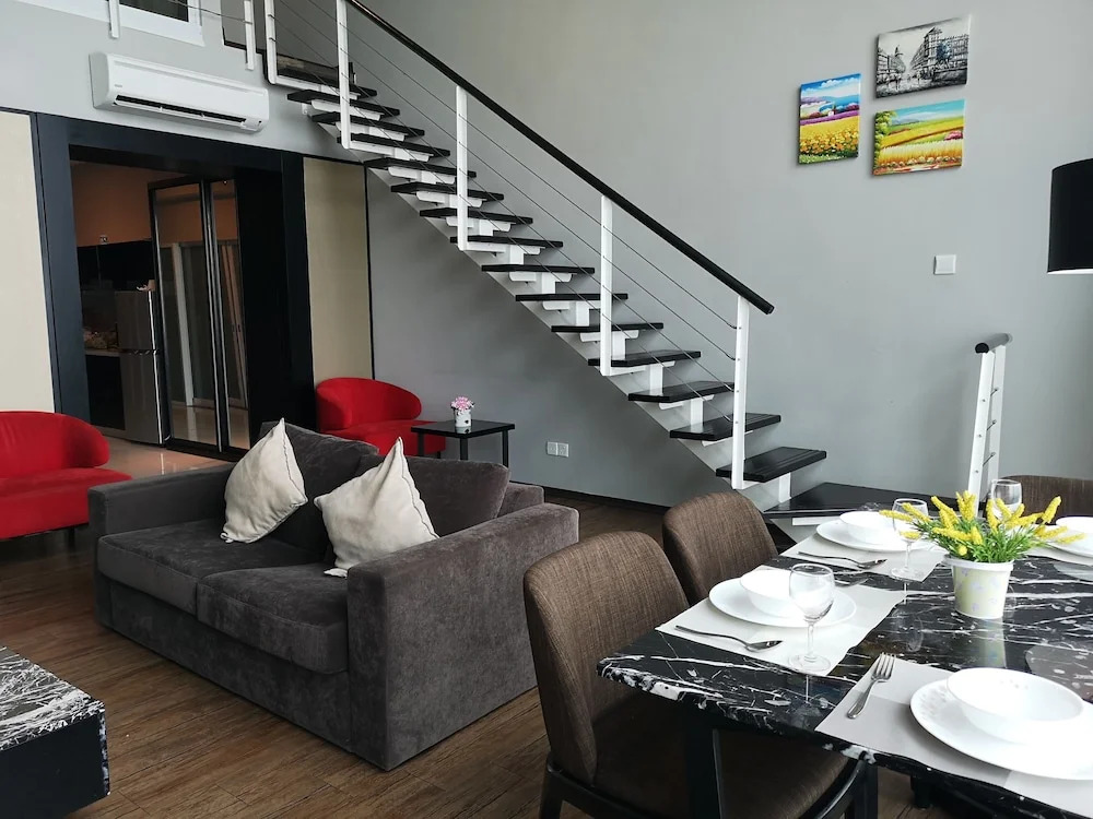 Summertime Maritime Suites