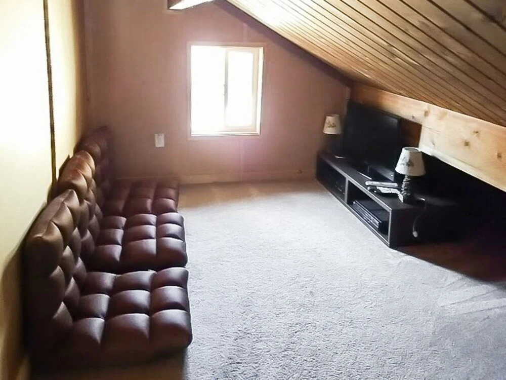 880 Edgemoor Rd Cabin