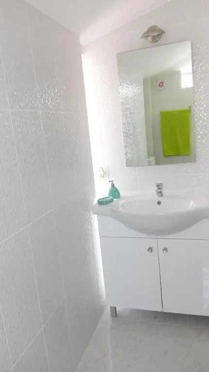 Studio with enclosed garden and wifi at Sagres