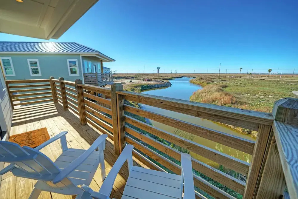 Sleeps 20 2 Homes w/ Beach Boardwalk Access, Water Canal Views, & Priv Pools