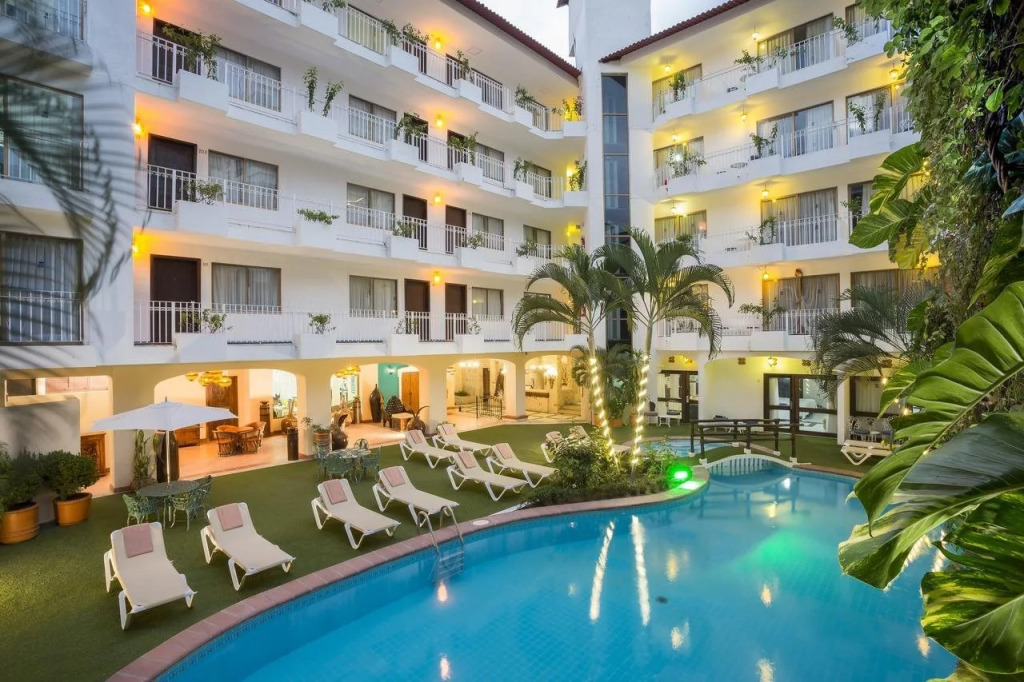 Los Arcos Suites
