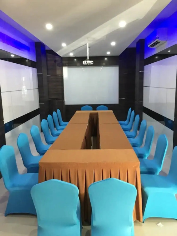 Sky Inn Express Hotel