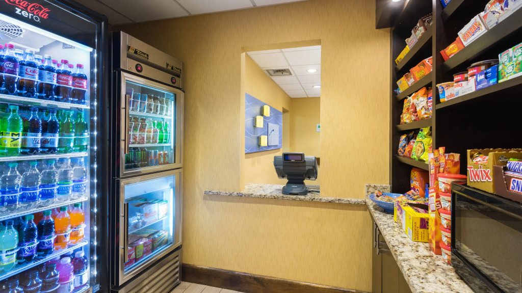 Holiday Inn Express Charleston-Civic Center by IHG