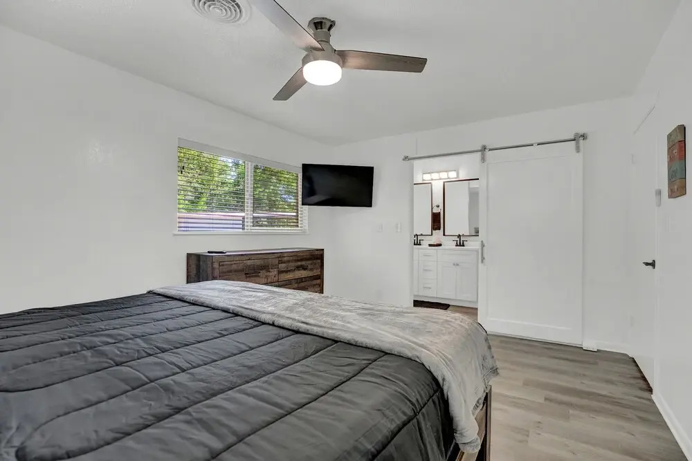 New! Charming House w/ Hot Tub, Grill & Pool Table