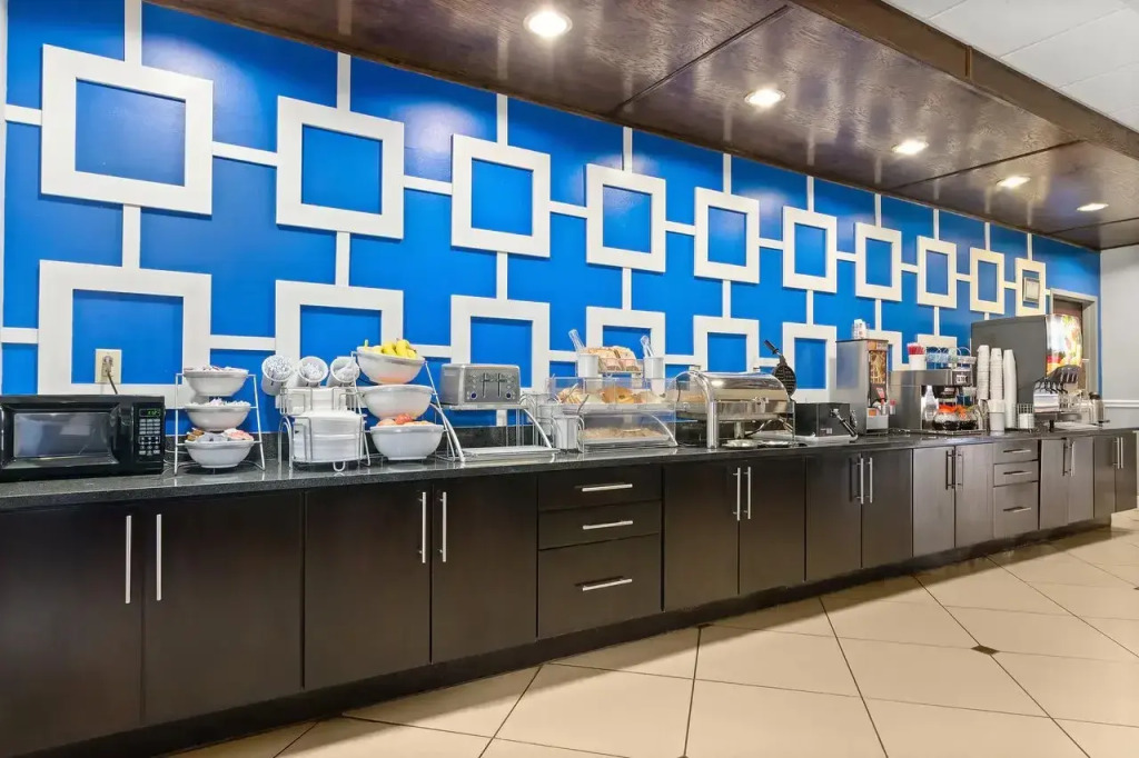 Portland Inn & Suites