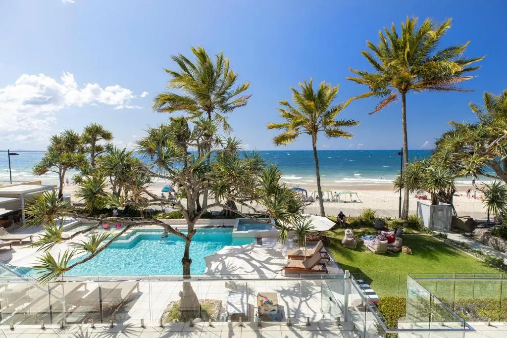 Fairshore 22 Main Beach Views