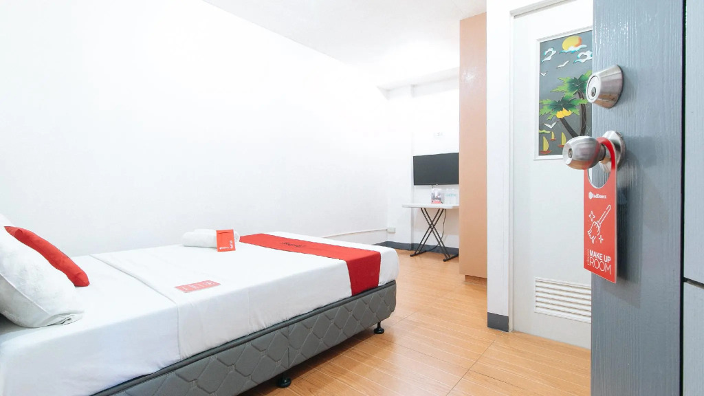 RedDoorz at CAA Road Las Pinas
