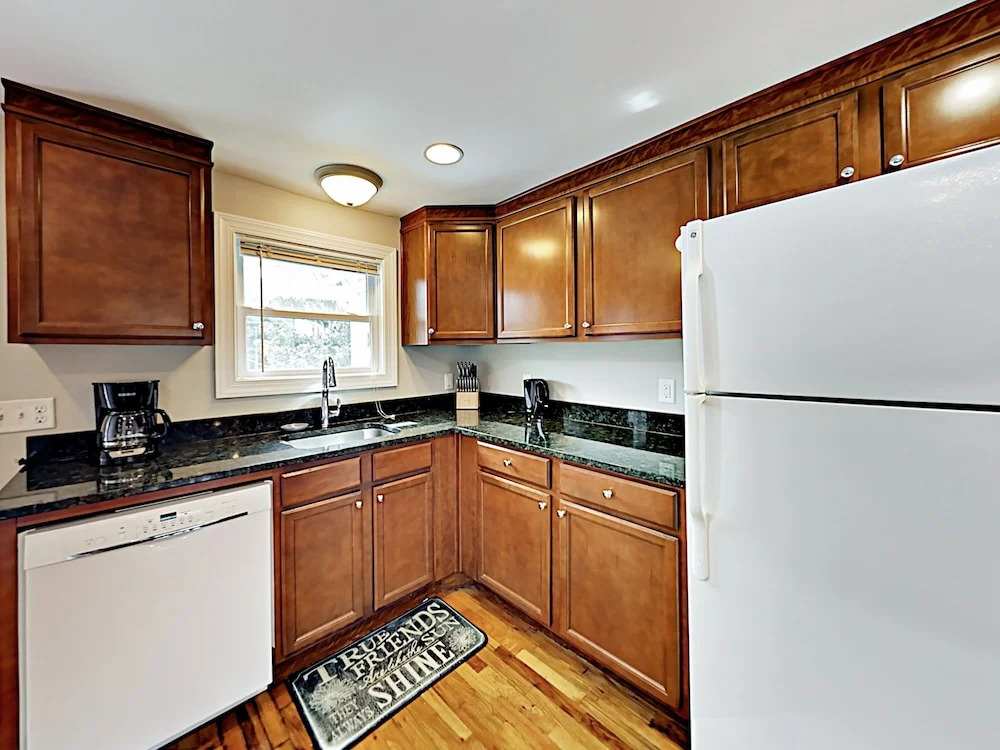 E Bolton Apartment Unit C - 2 Br Townhouse