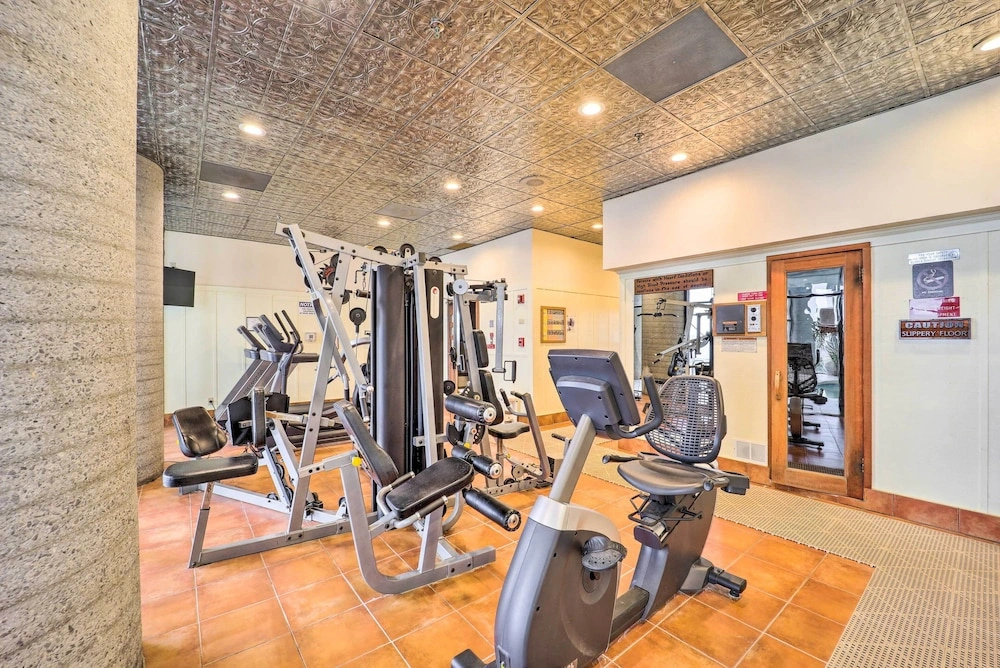 2 Mi to Ski Resort! Sugar Mtn Condo w/ Indoor Pool