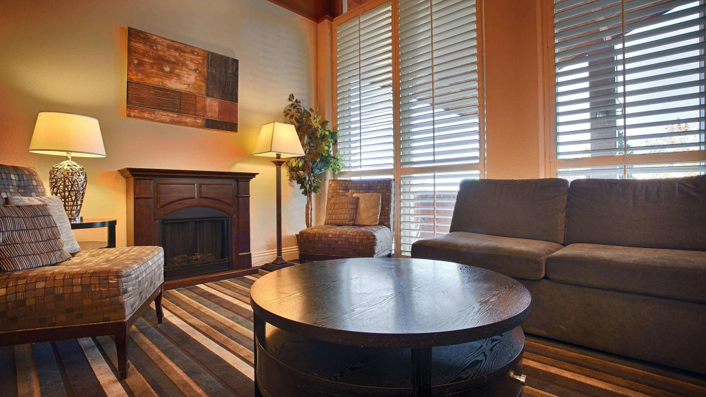 Best Western Valencia/Six Flags Inn & Suites