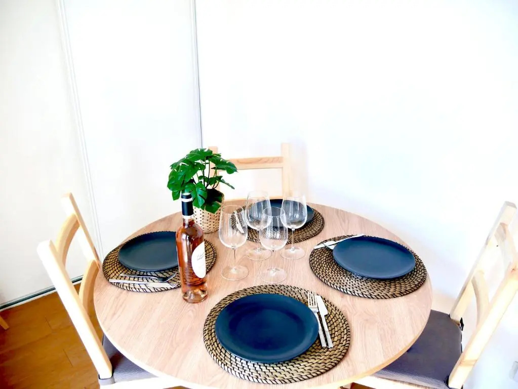 Le Petit Soleil de Corbeil (Adults Only)