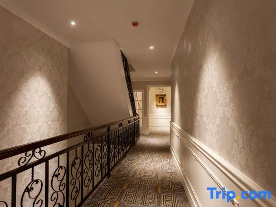 Haikou Monet Garden French Light Luxury Hostel (Qilou Old Street)