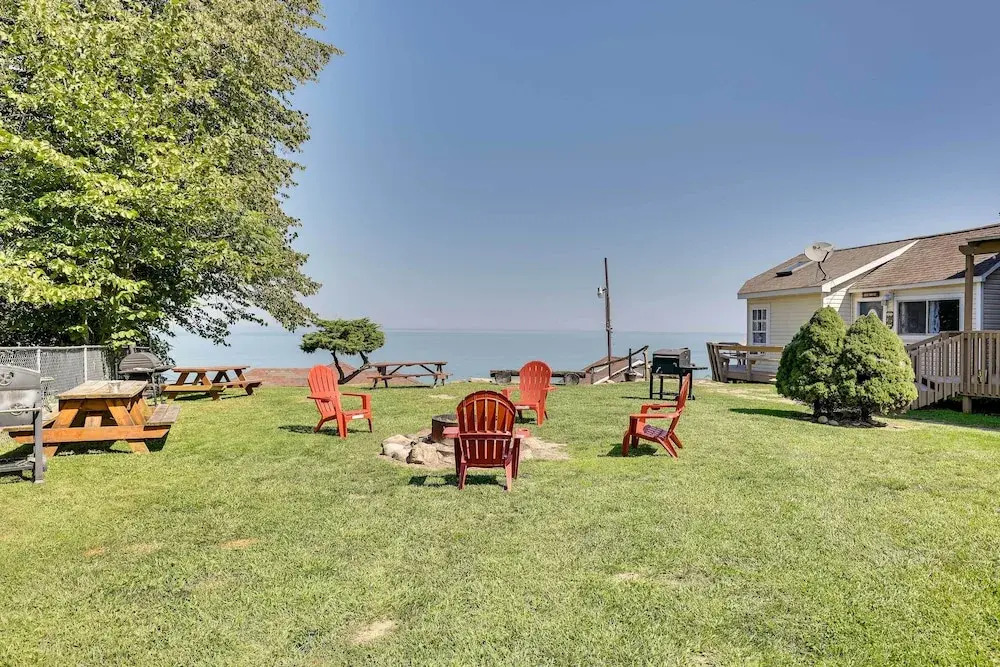 Waterfront Lake Erie Vacation Rental on the Strip!