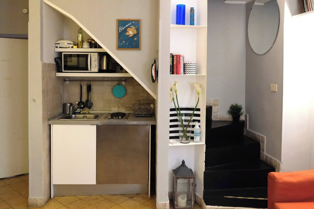 Renoir Small Loft on Giulia Street