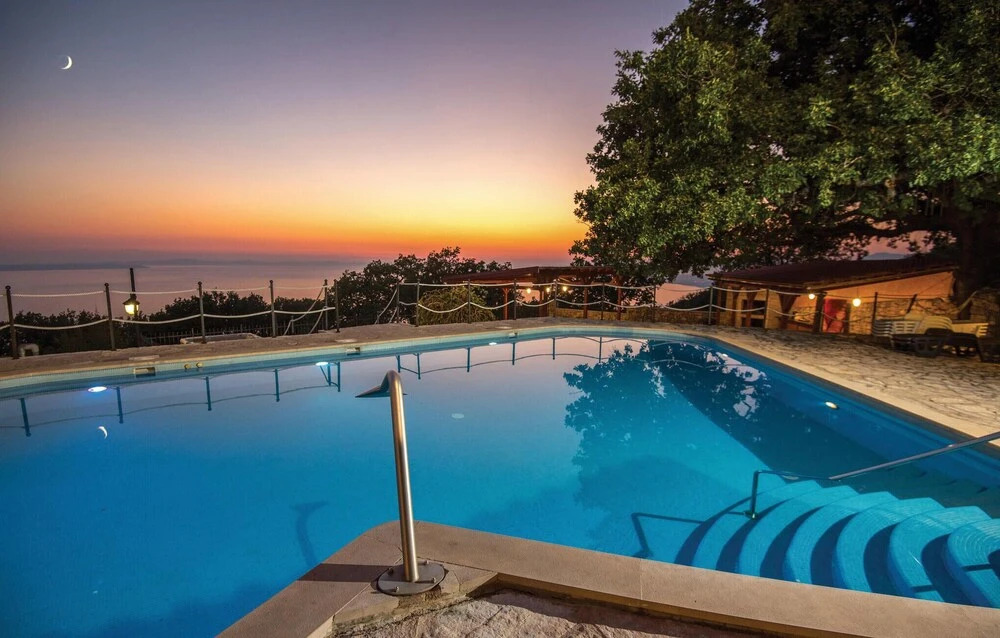 Lovely Home In Podstrana