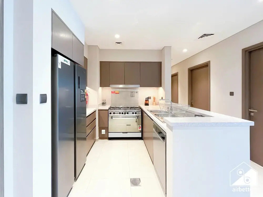 Skyline Elegance Fountain View 3BR in Downtown