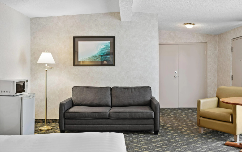 Travelodge by Wyndham Niagara Falls At the Falls