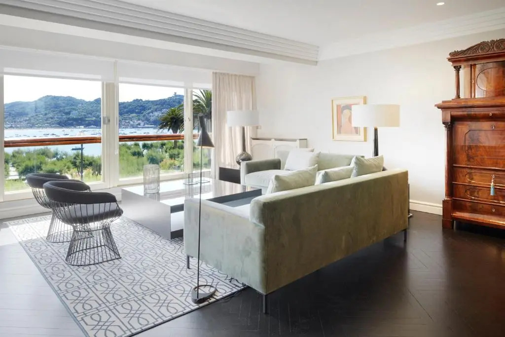 Playa de la Concha 10 by Feelfree Rentals