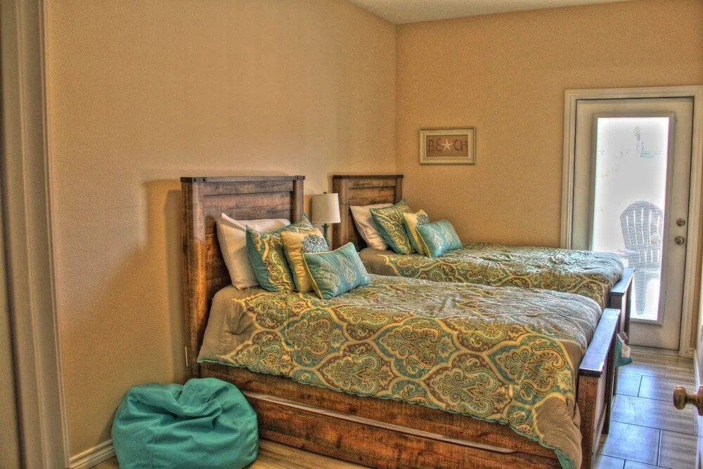 Beachside Bliss Bs404 3 Bedrooms 2.5 Bathrooms Condo
