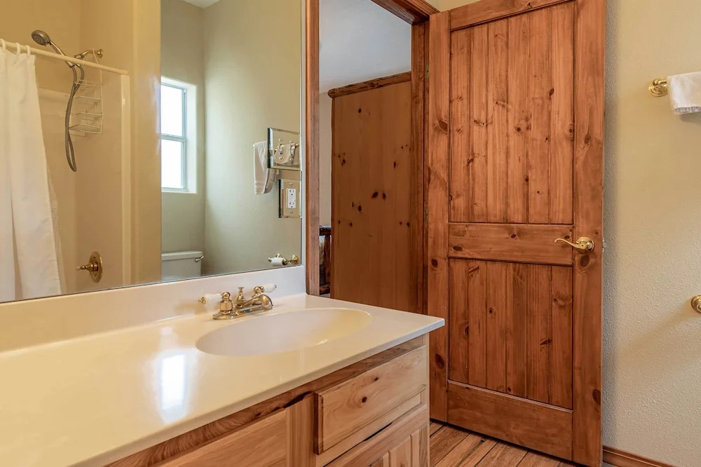 Stunning Ruidoso Cabin w/ Private Hot Tub!