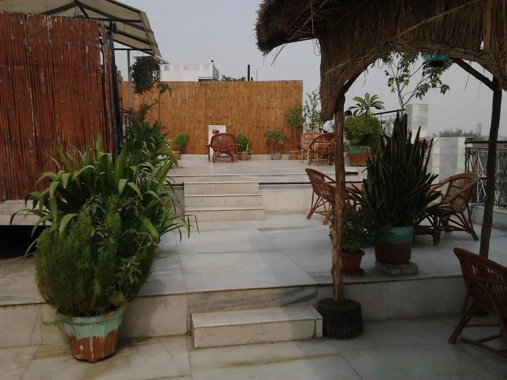 Hotel Shree Guru Couple Friendly Main Bazar Paharganj New Delhi