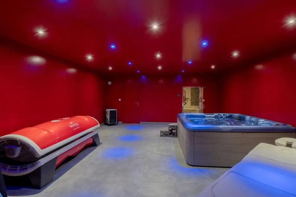 Villa With Heated Swimming Pool spa gym and Cinema