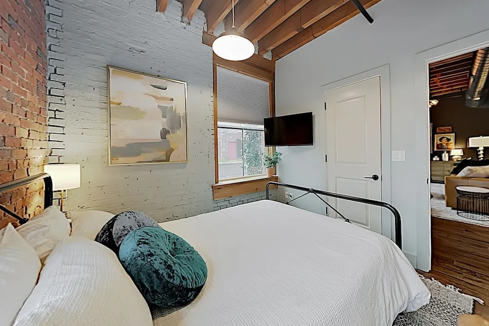 New Listing! Chic 1865 W/ Rooftop Deck 2 Bedroom Condo
