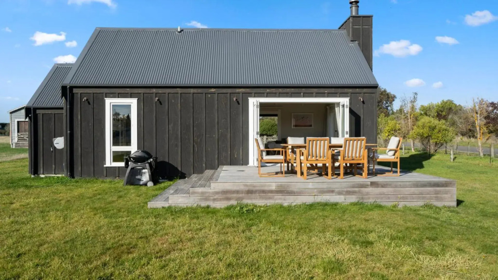 Te Whare Hipi - Martinborough Holiday Home