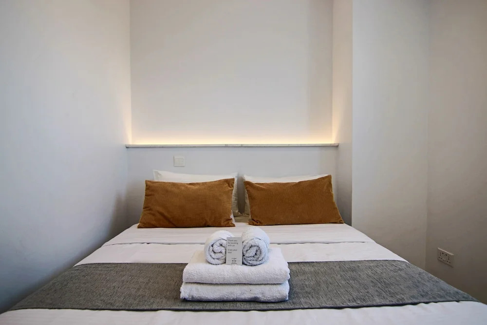 Phaedrus Living: Seaside Executive Flat Harbour 207