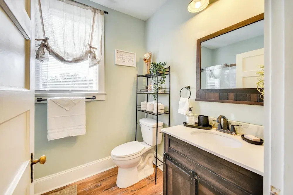 Family-friendly Main St Gloucester Apt w/ Balcony!