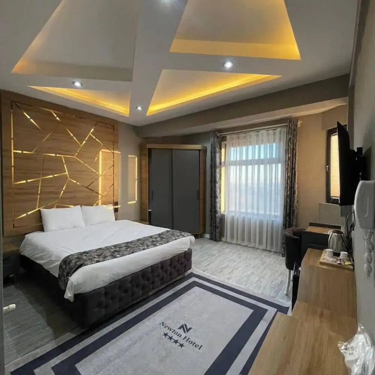 Newton Otel
